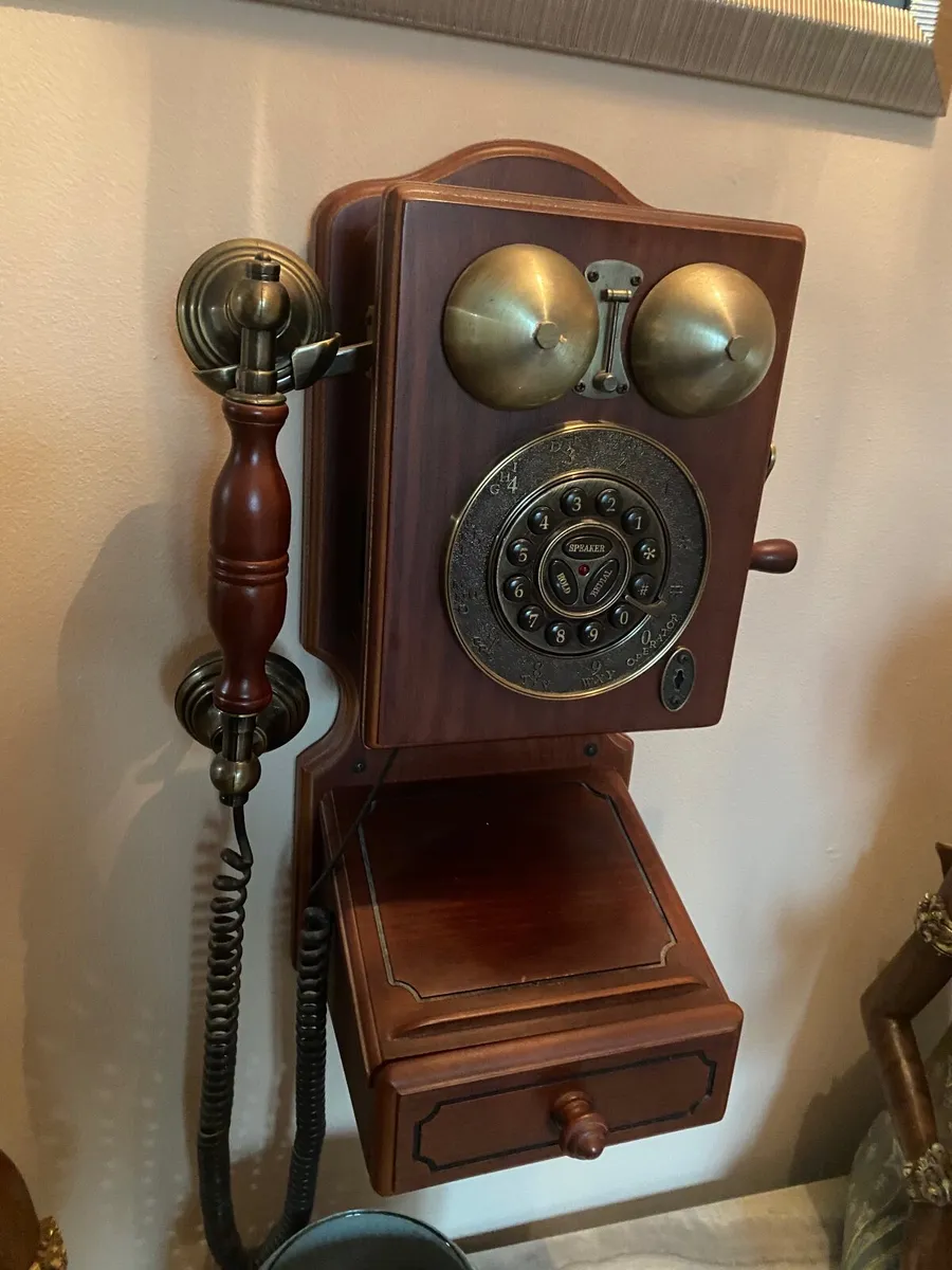 Retro telephone - Image 1