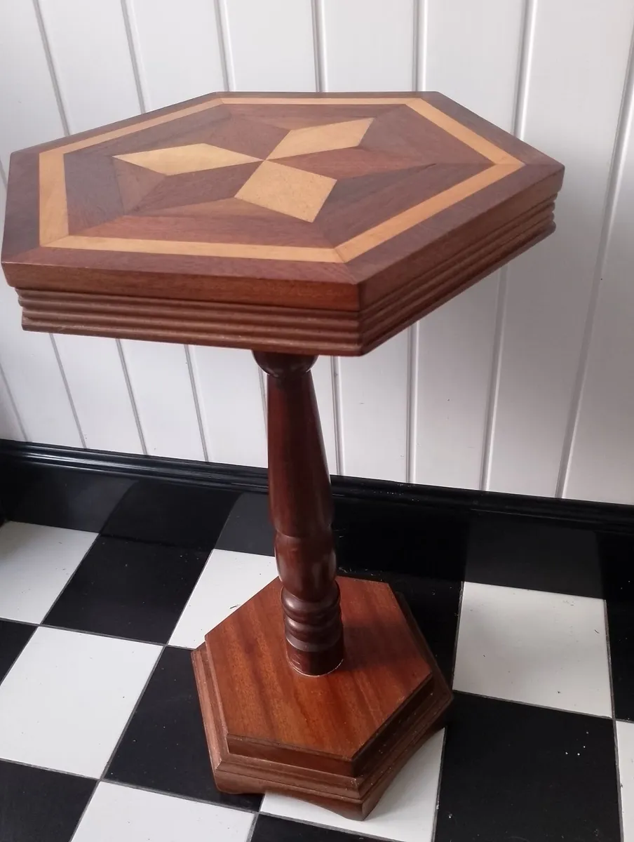 Vintage mahogany hexagon pedestal table - Image 1