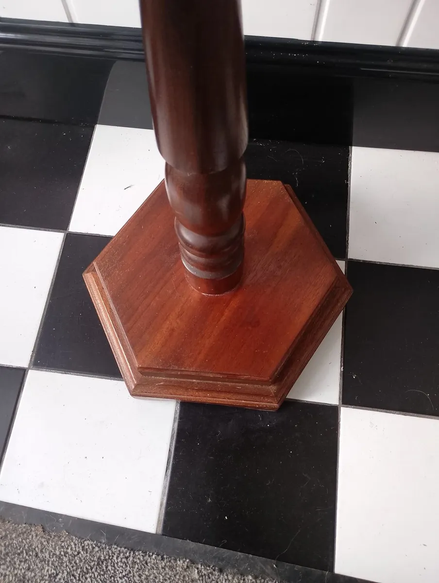 Vintage mahogany hexagon pedestal table - Image 3