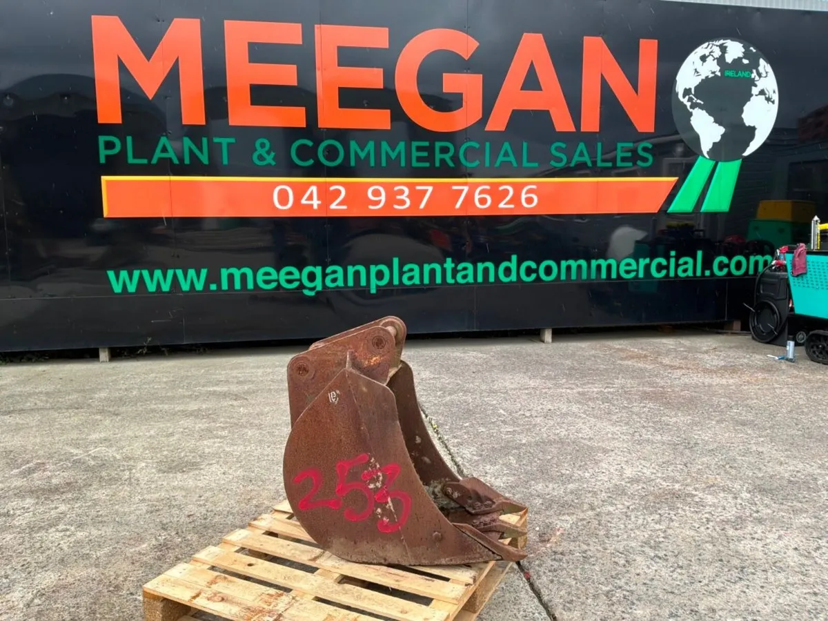 18" digging Bucket...........50mm pins........253k - Image 1