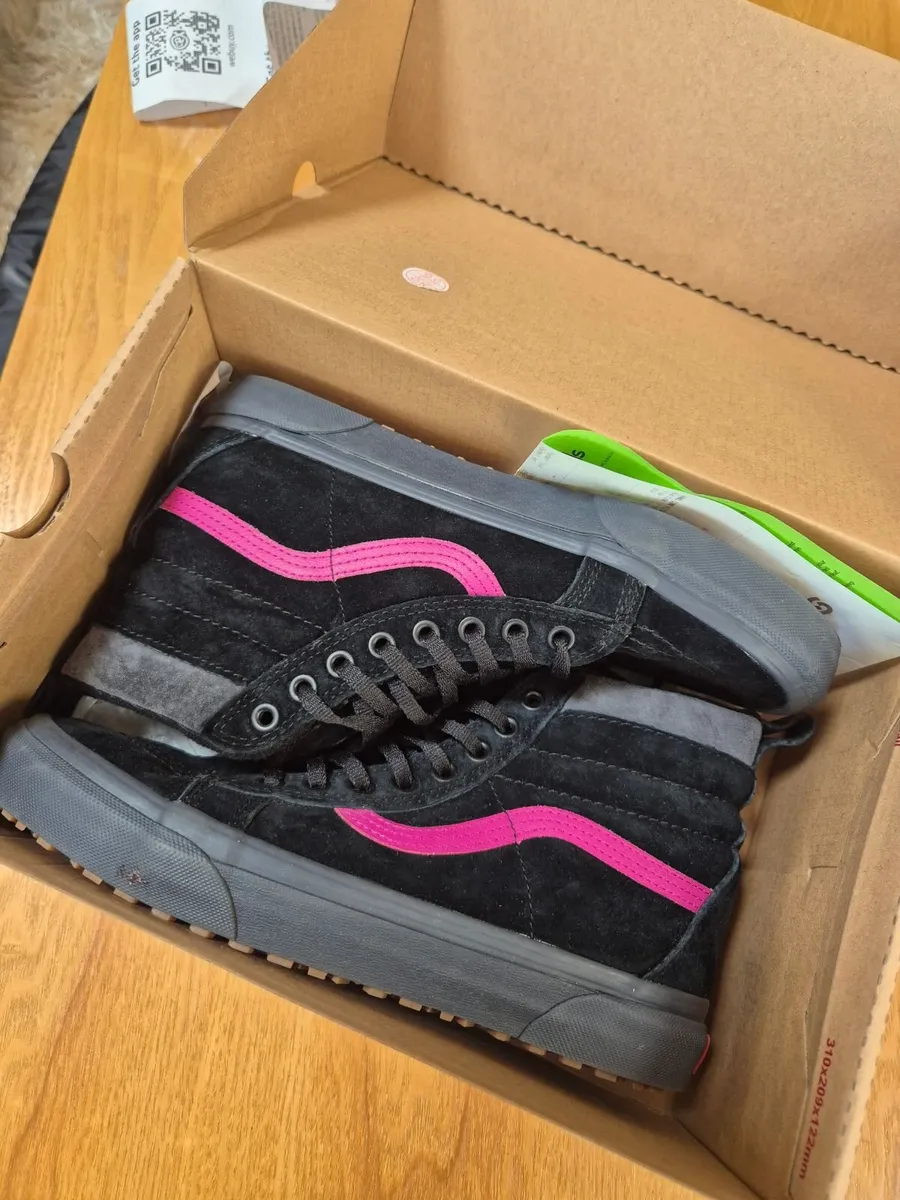 Vans Hi-Top Runners - never worn