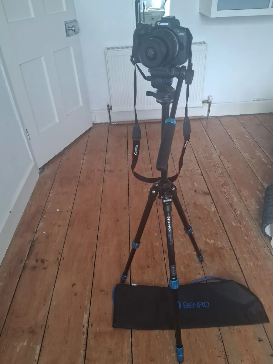 Canon Professional Camera, Lens and Tripod - Image 2