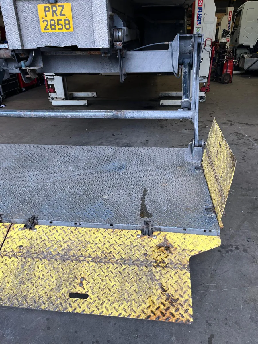 2022 2 Ton Zepro Slide Out Tail Lift - Image 2