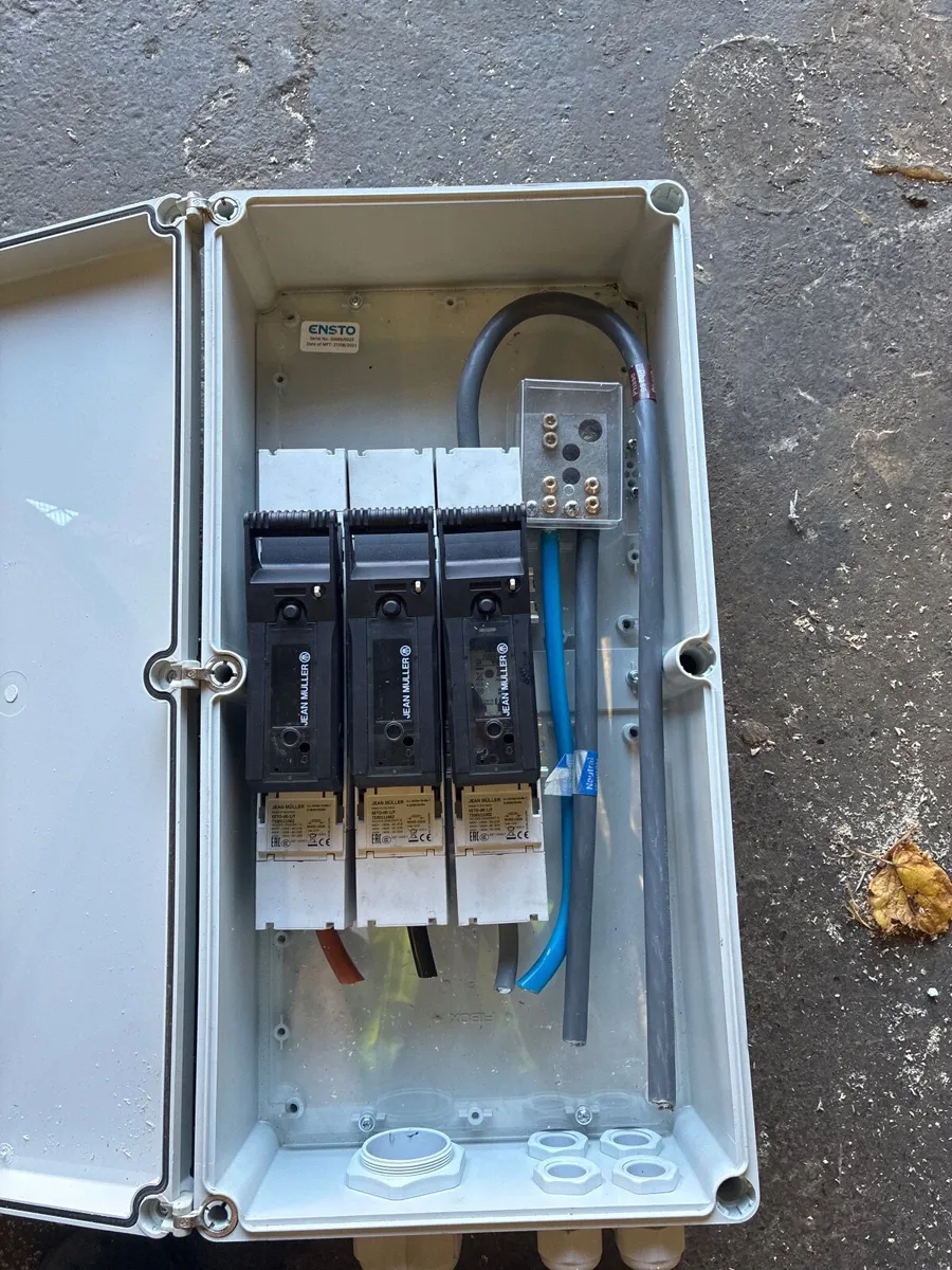 3 phase fuse unit - Image 1