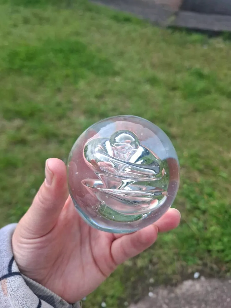Glass paperweight - Image 1
