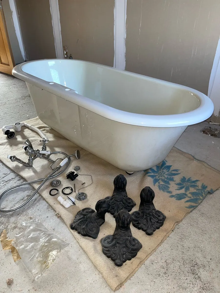 Roll top bath with iron claw feet - Image 2