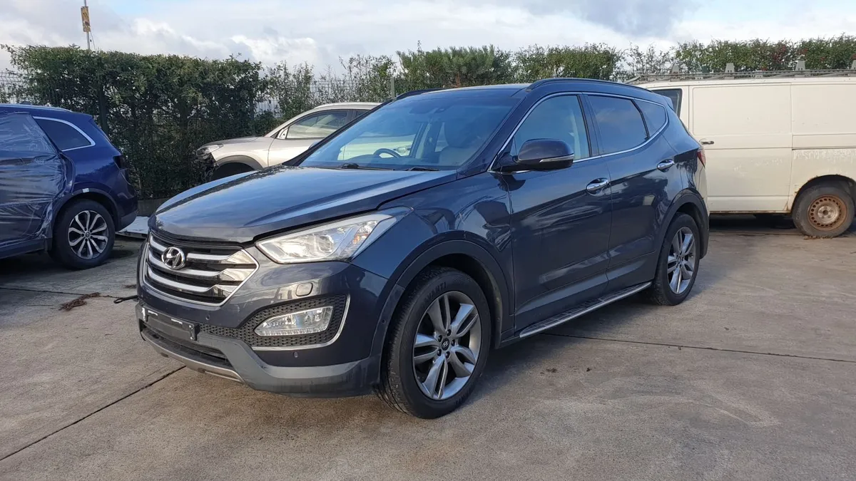 *For parts* Hyundai Santa Fe, 2.2 dsl 6 speed 2015 - Image 1