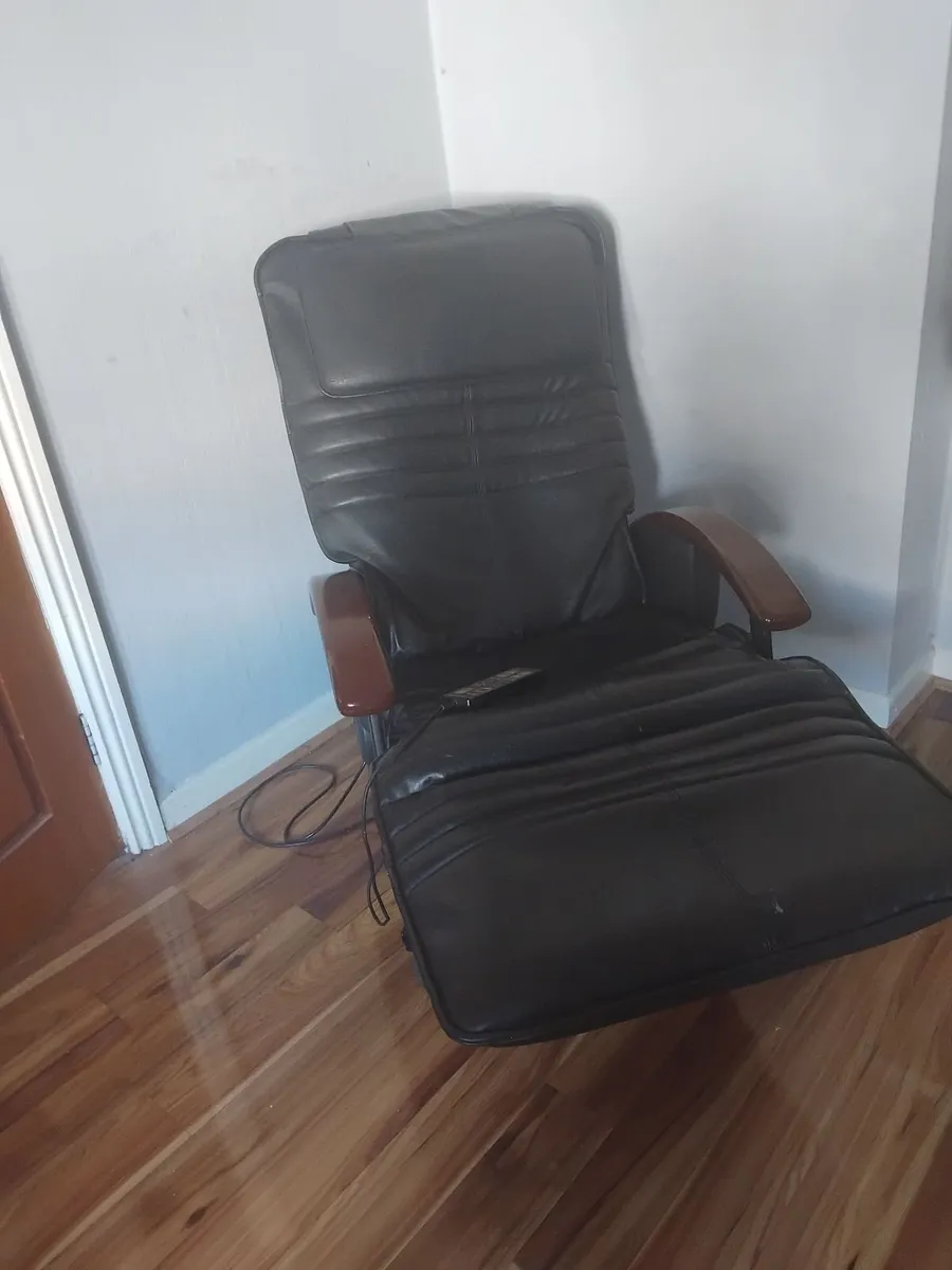 Massage reclining chair ideal for back and neck ma - Image 1