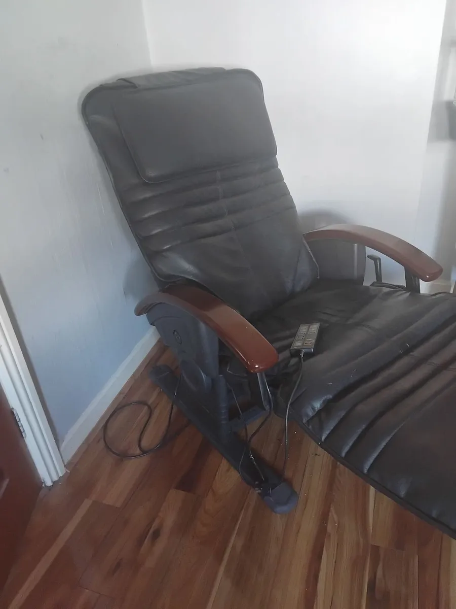 Massage reclining chair ideal for back and neck ma - Image 2