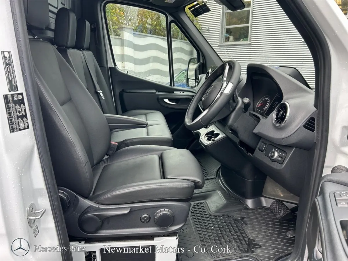 Mercedes-Benz Sprinter 4X4 HIGHROOF MEDIUM WHEEL B - Image 4