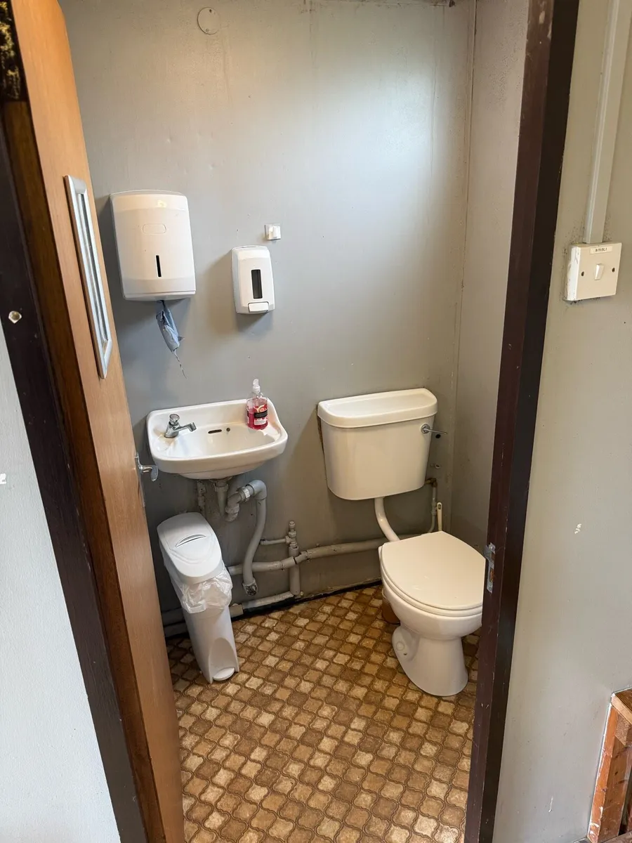Dressing Rooms - Image 4