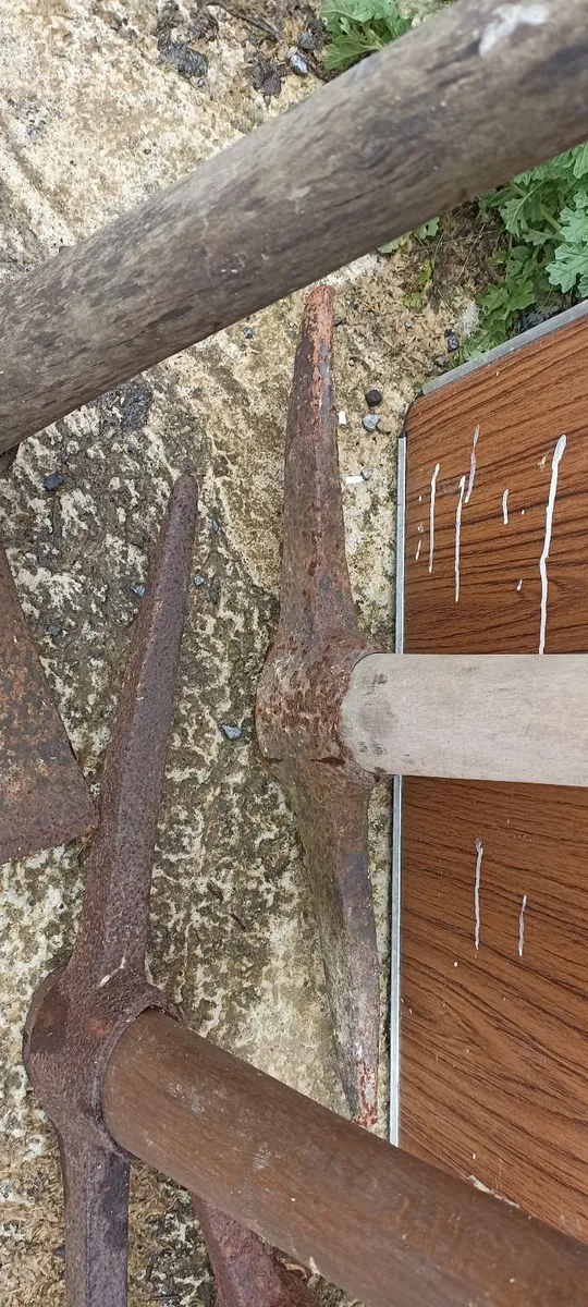 Pick Axes & Sledge Hammer - Image 3