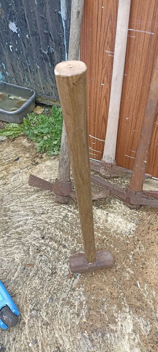 Pick Axes & Sledge Hammer - Image 4