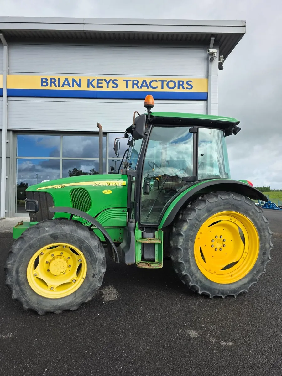 John Deere 5820 - Image 1