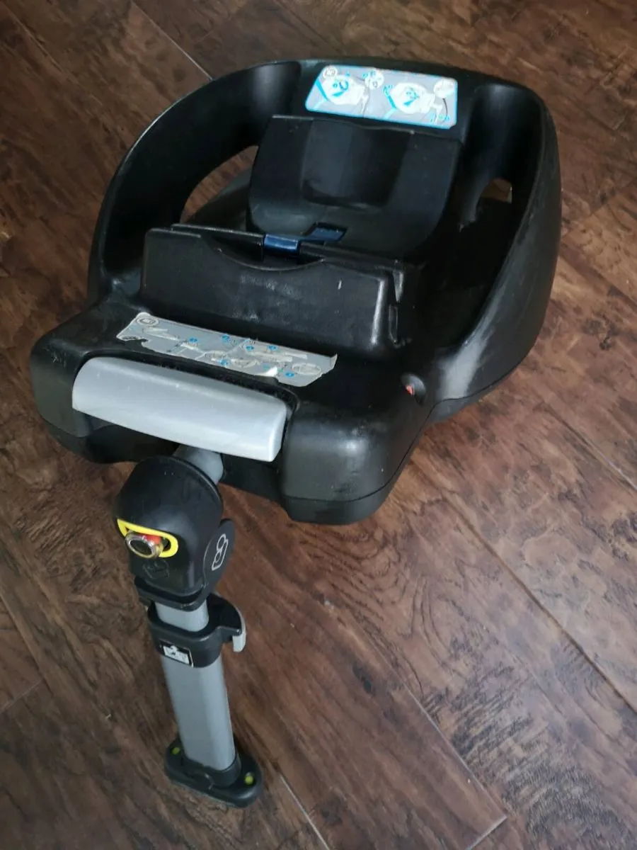 Maxi cosi car seat base - Image 1