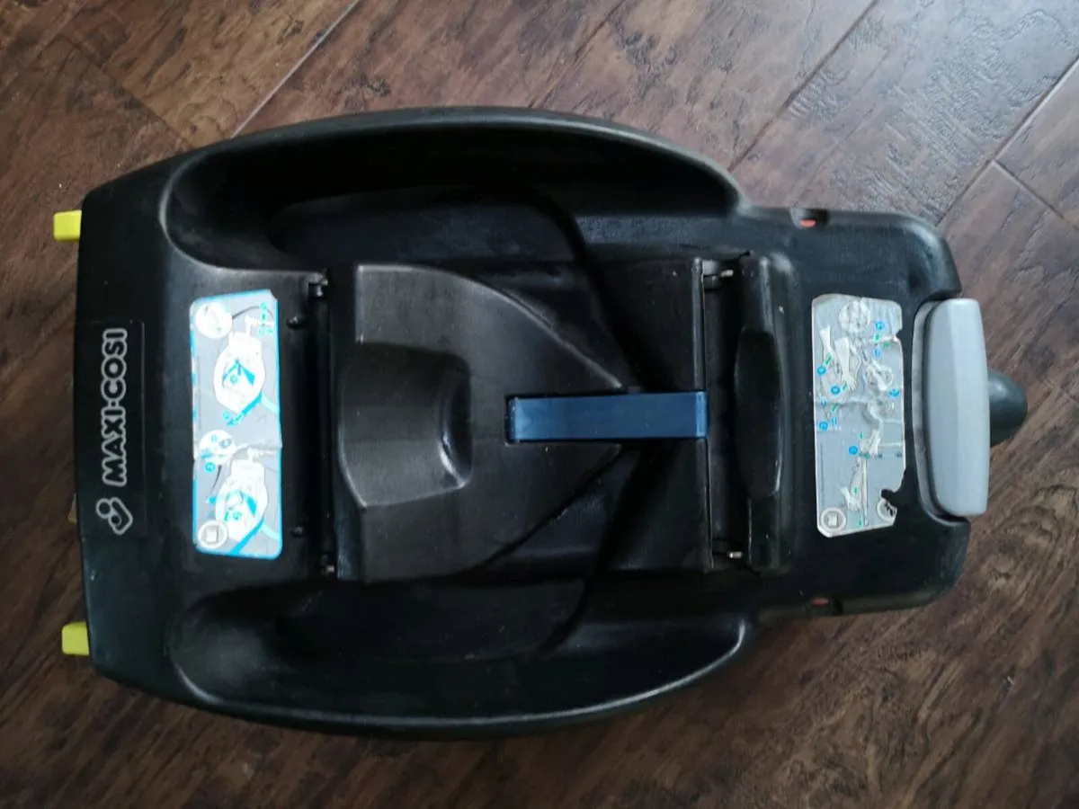 Maxi cosi car seat base - Image 2