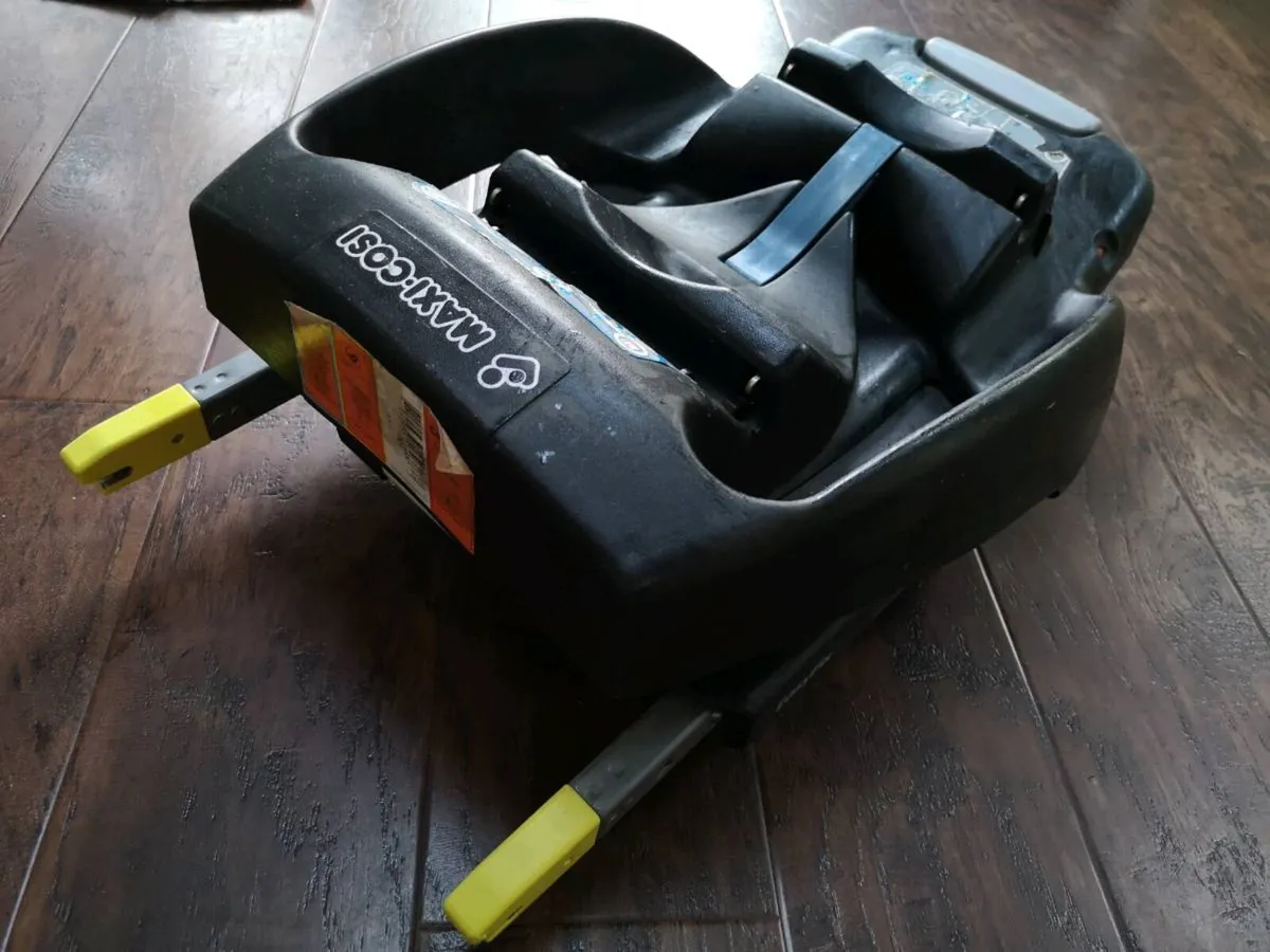 Maxi cosi car seat base - Image 3
