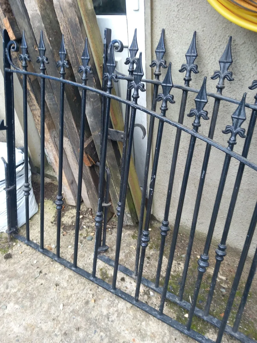 Gates for driveway. - Image 2