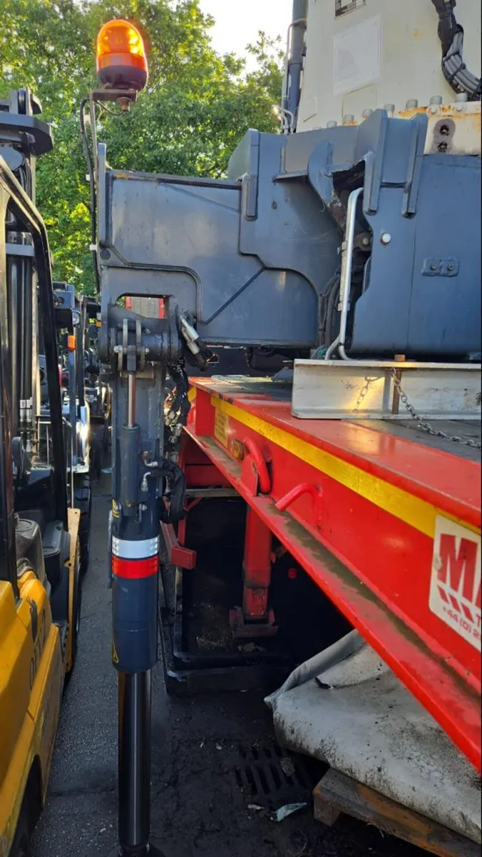 2018 McCauley tri axle low loader with 95/ton - Image 4