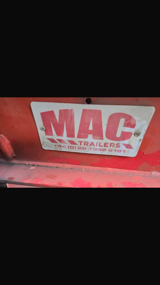 2018 McCauley tri axle low loader with 95/ton - Image 2