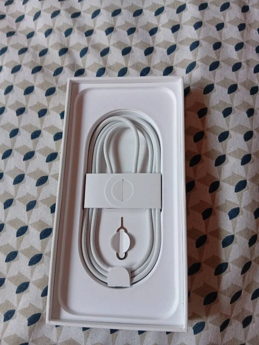 iPhone 17 pro max water damaged - Image 4