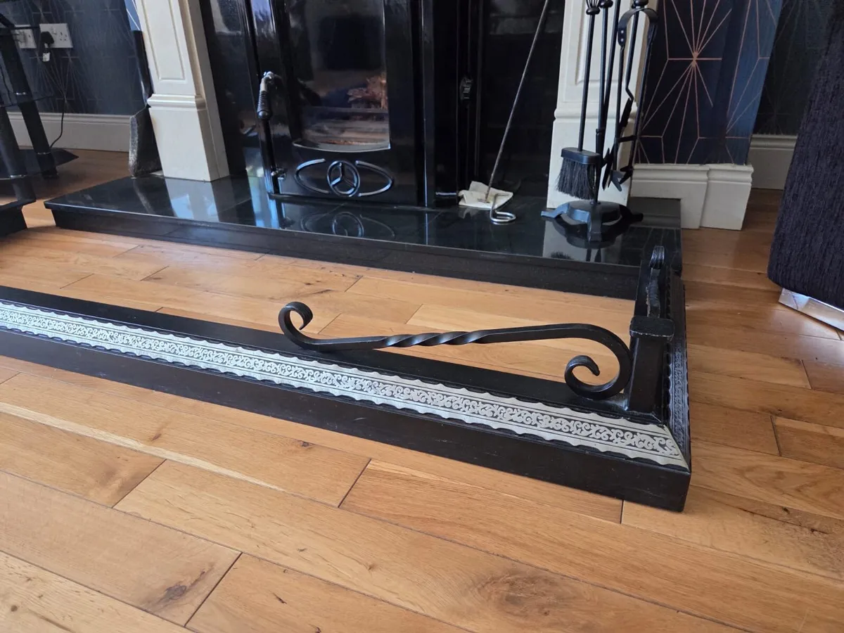 Corner surround for fireplace - Image 2