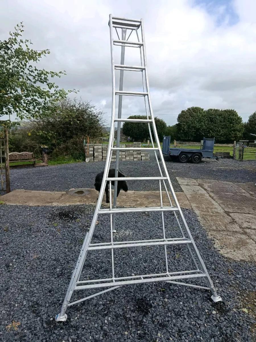 10ft Hendon Tripod Ladder - Image 2