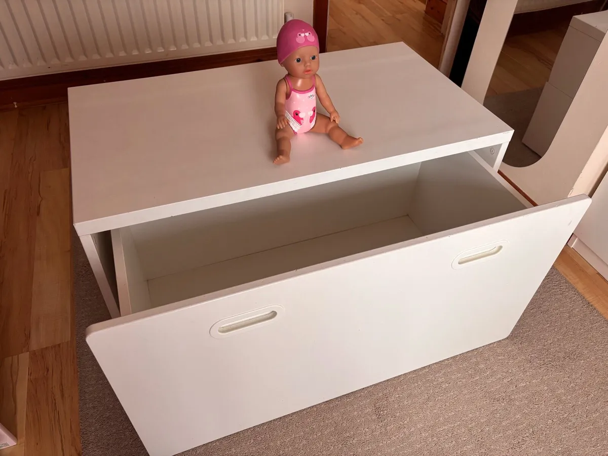Ikea kids table/storage box - Image 4