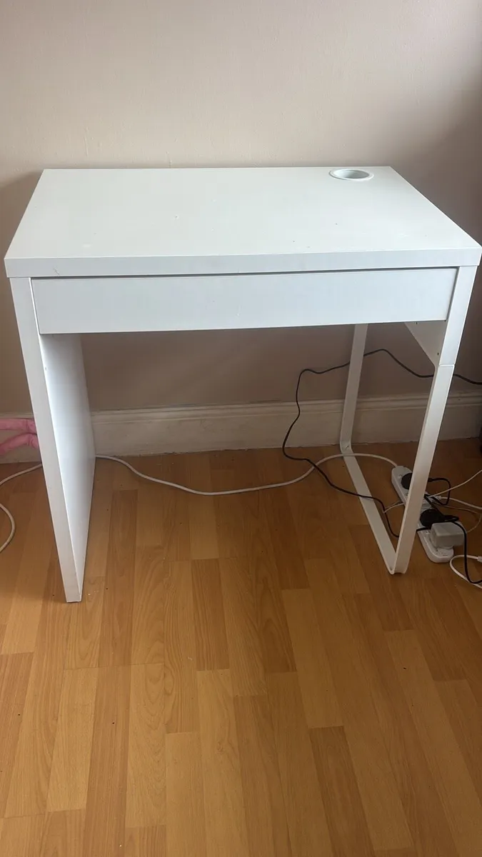 Dressing table - Image 1