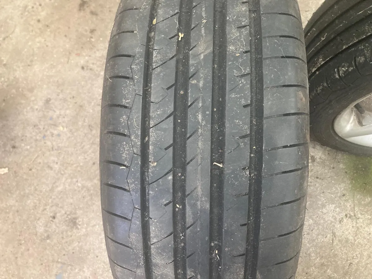 4 Alloy Rims 225/45/17 - Image 2