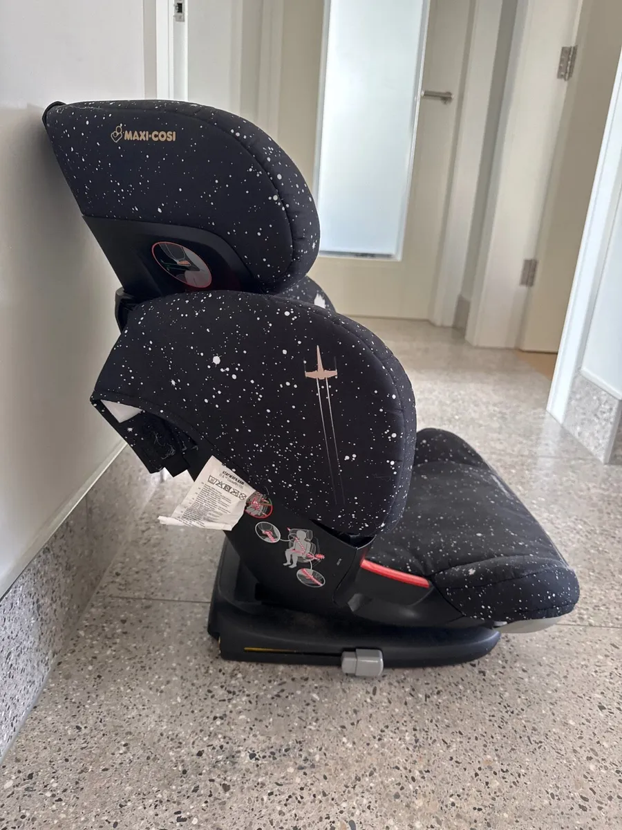 Car seat - Image 2