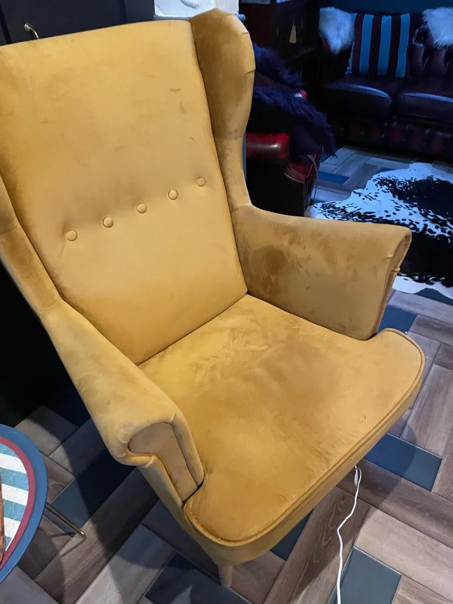 Yellow armchair - Image 1