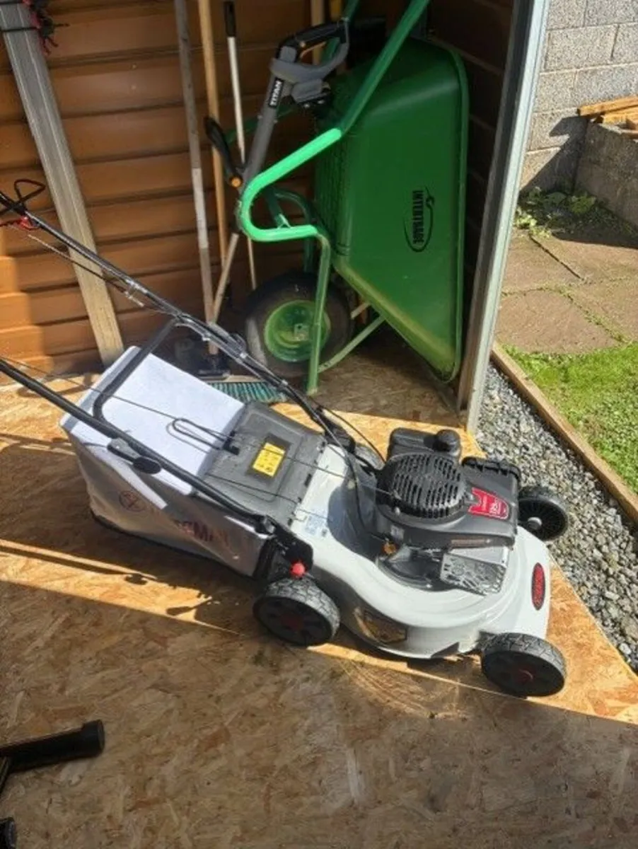 huntsman lawnmower - Image 1
