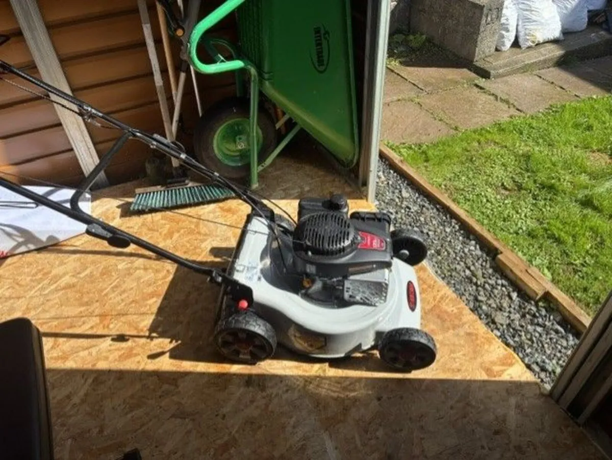 huntsman lawnmower - Image 3