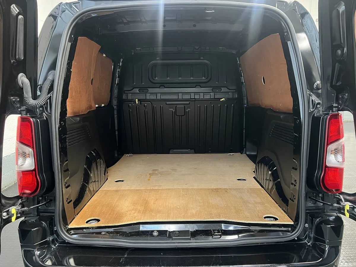 2023 Vauxhall Combo Panel Van - Image 2