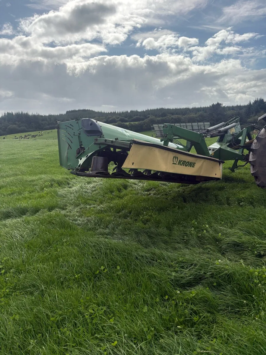 2017 krone 10 foot mower conditioner - Image 2