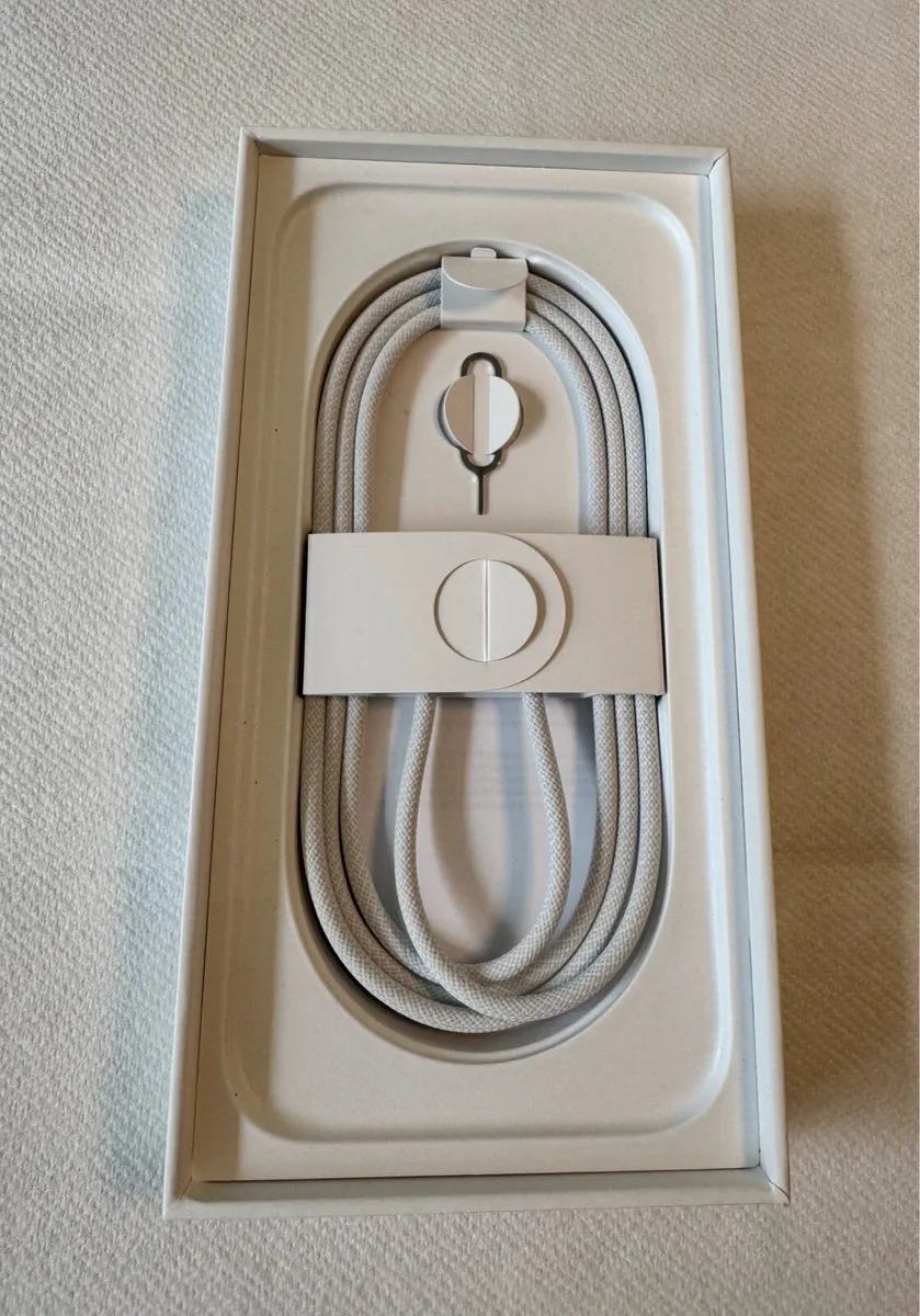 iPhone 16 128GB - 100% Battery - Unlocked - Image 4