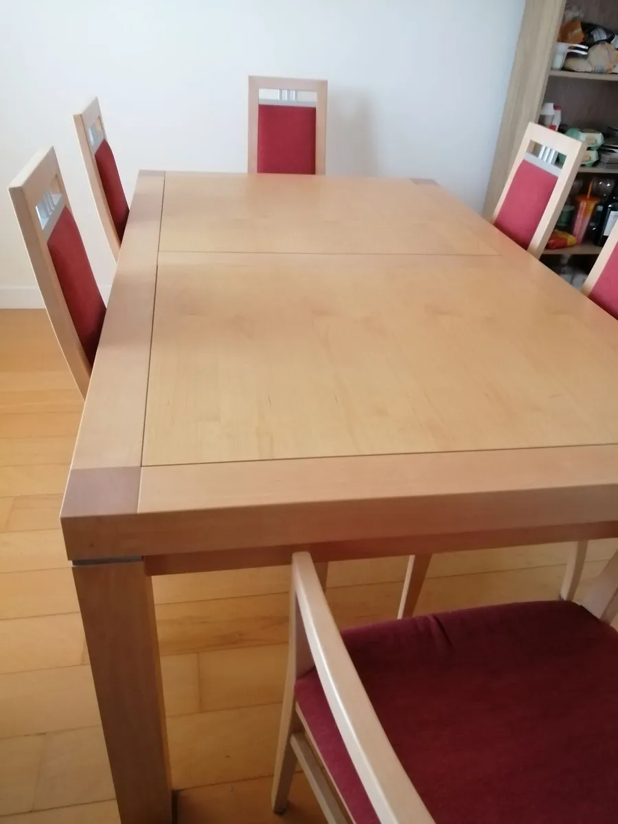 Kitchen table and chairs - Image 1