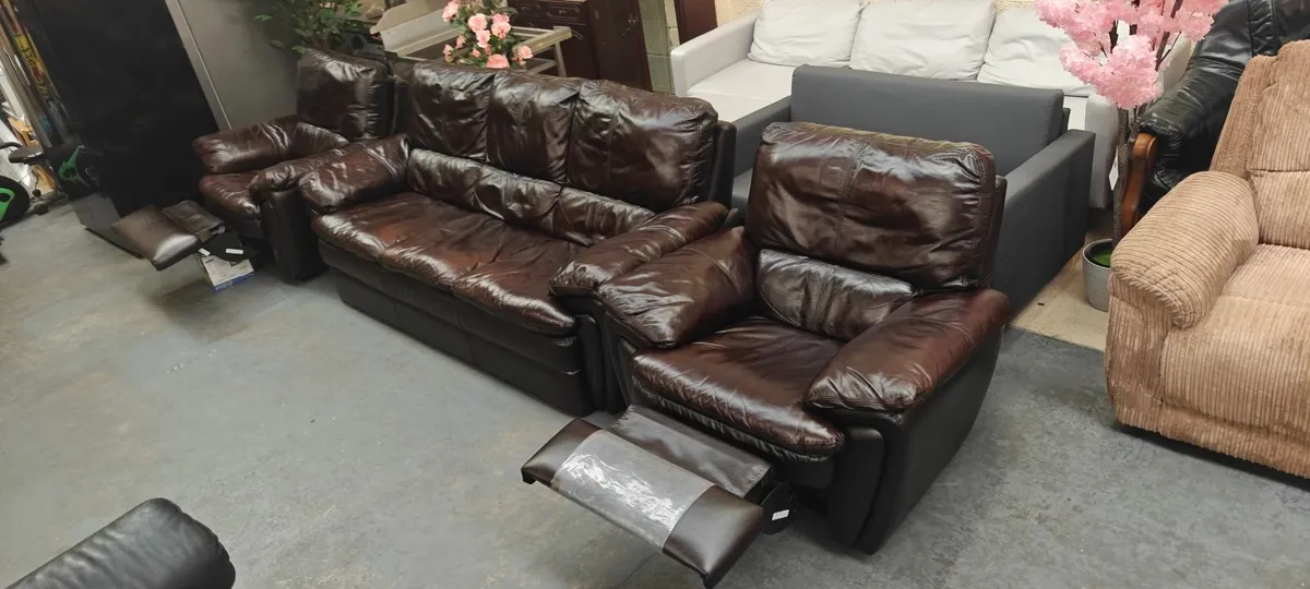 El. Recliners Leather 3+1+1 Suite - Image 1