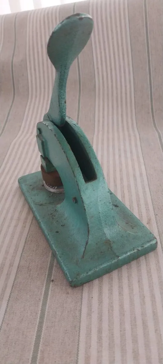 Cast iron  press - Image 2