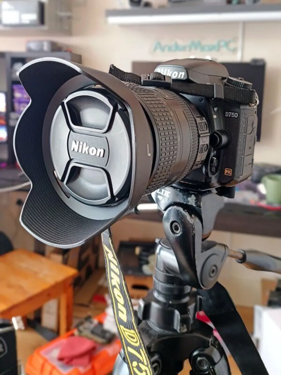Nikon D750 + 24-120mm f/4 VR + SB-700 Complete Kit - Image 1