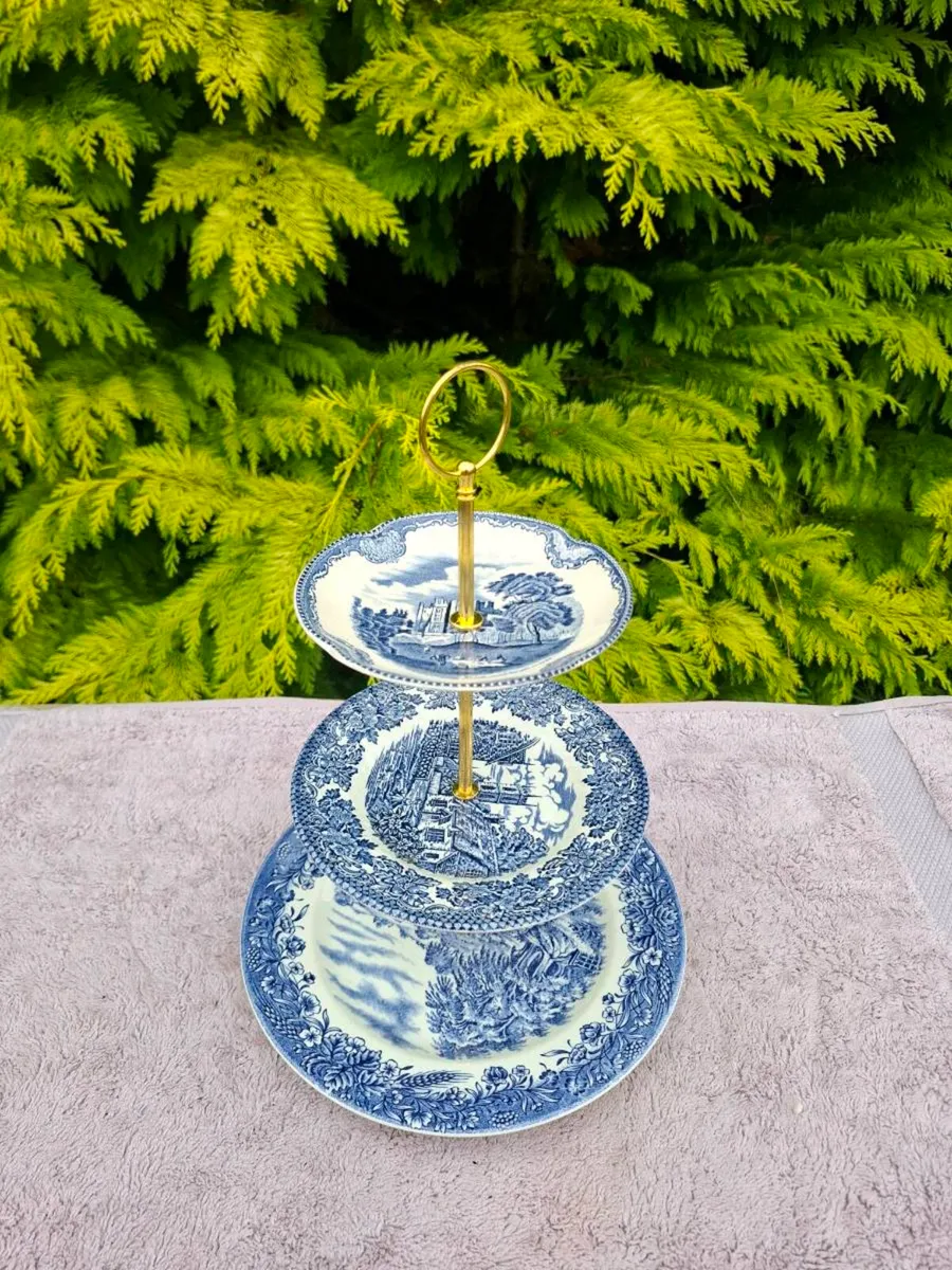 3 tiers blue cake stand