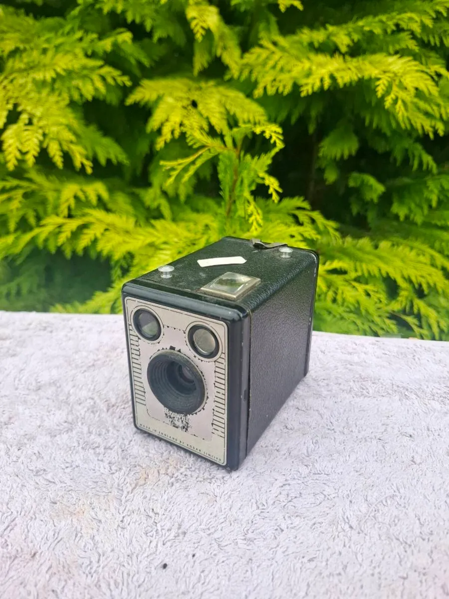 Vintage brownie camera - Image 1