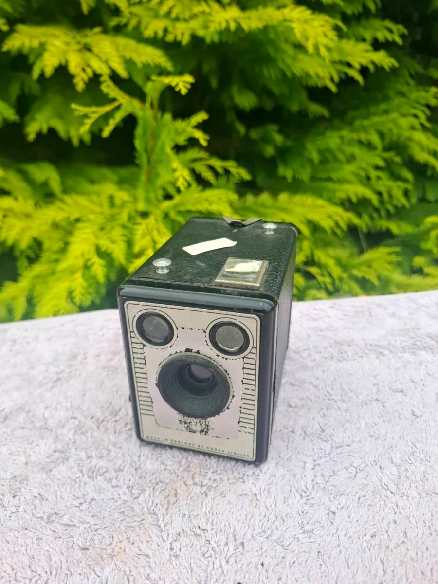Vintage brownie camera - Image 2