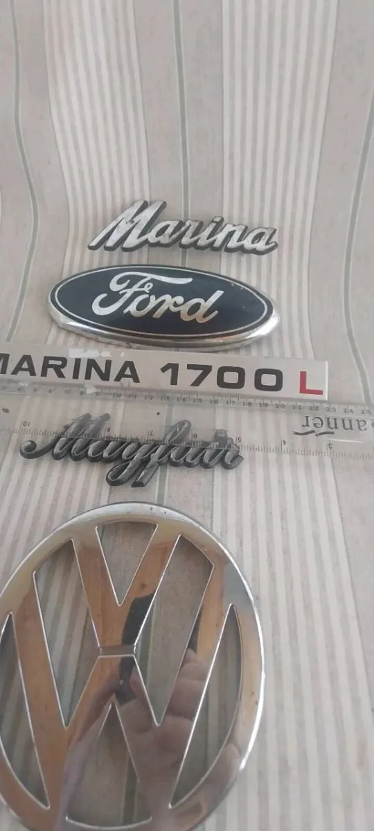 Vintage car badges - Image 4