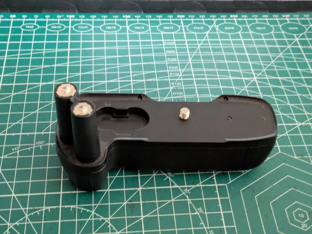Nikon MB-16 AA battery grip for nikon F80 - Image 3