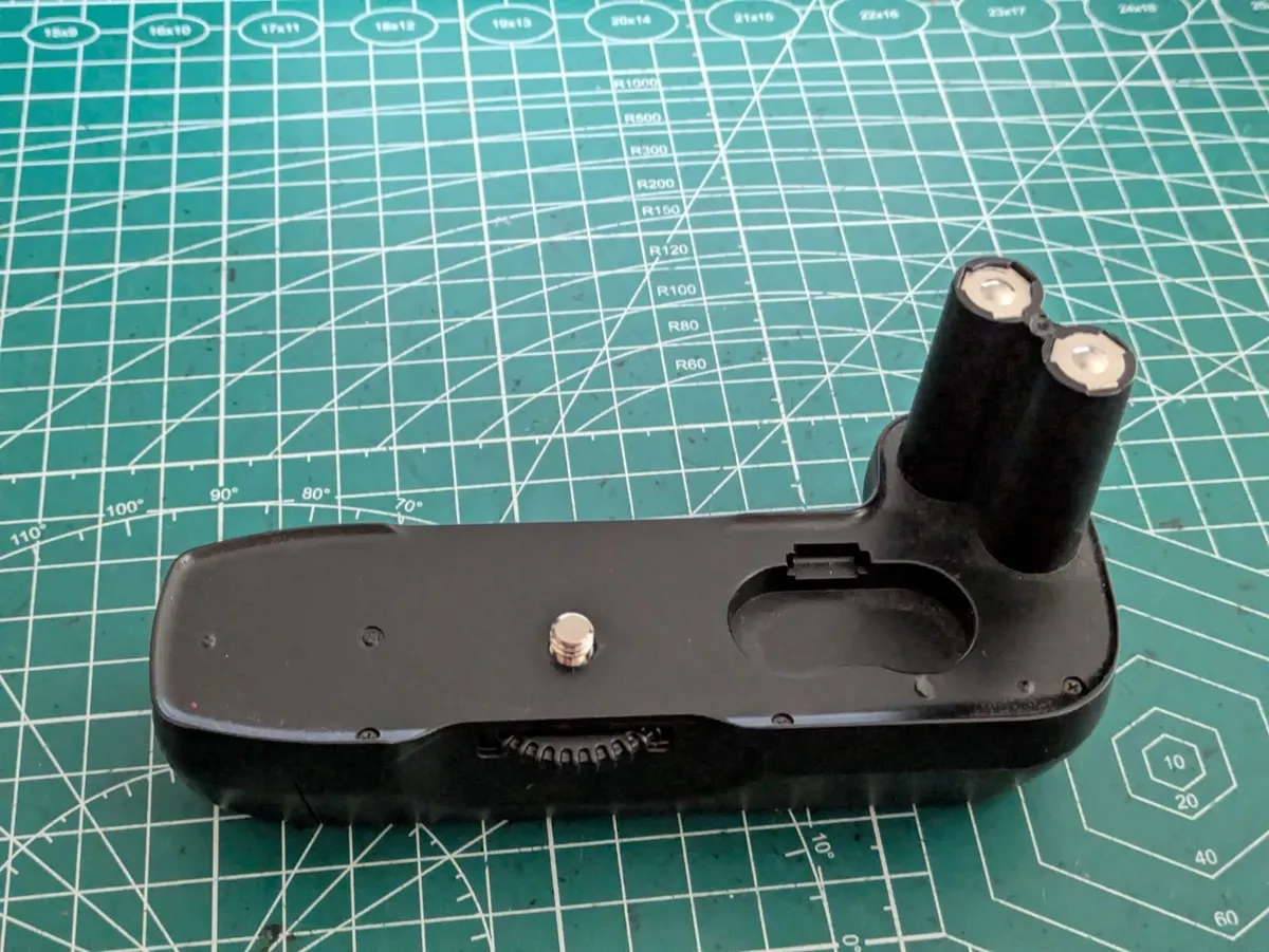 Nikon MB-16 AA battery grip for nikon F80 - Image 4