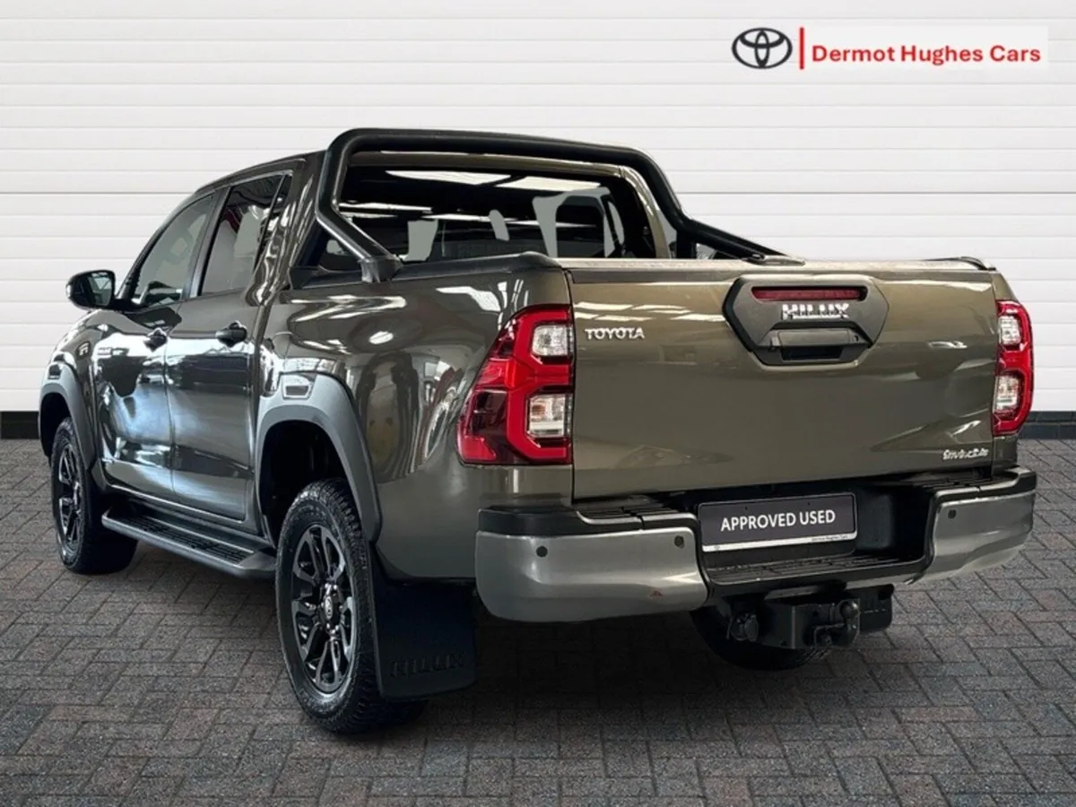 Toyota Hilux 2.8 INVINCIBLE AUTO 4DR - Image 2