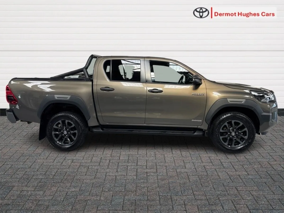 Toyota Hilux 2.8 INVINCIBLE AUTO 4DR - Image 3