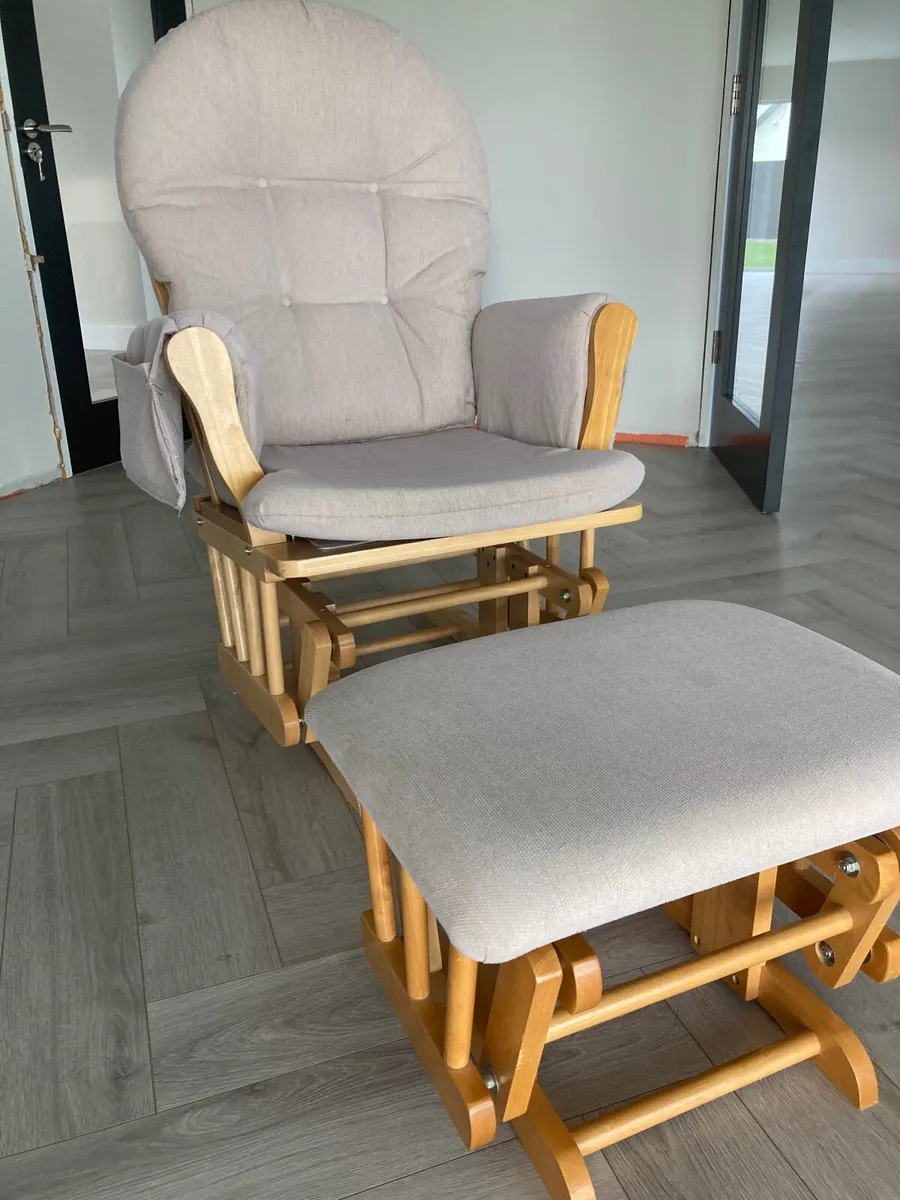 Nursing chair - Image 1